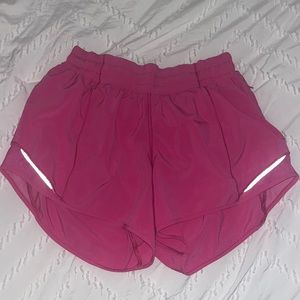 Lululemon pink size 6 hotty hot. 2.5 inch inseam